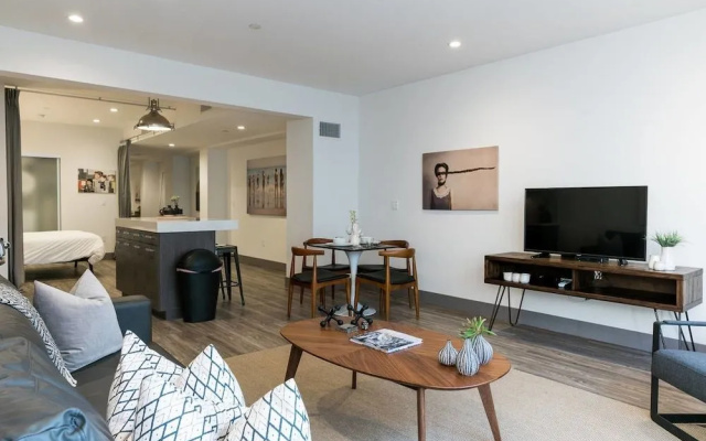 Amazing 2 bedroom flat in South Park / DTLA