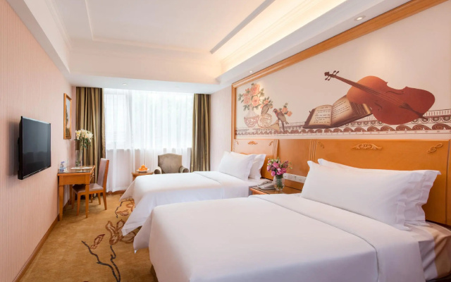 Vienna Hotel (Huidong and Run Pedestrian Street)