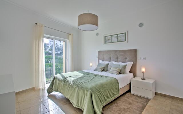 Central Lagos Spacious Apartment by Ideal Homes