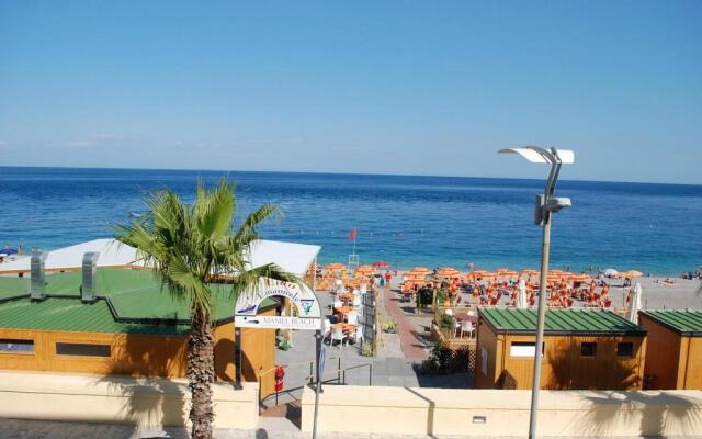 Maniel Beach Hotel