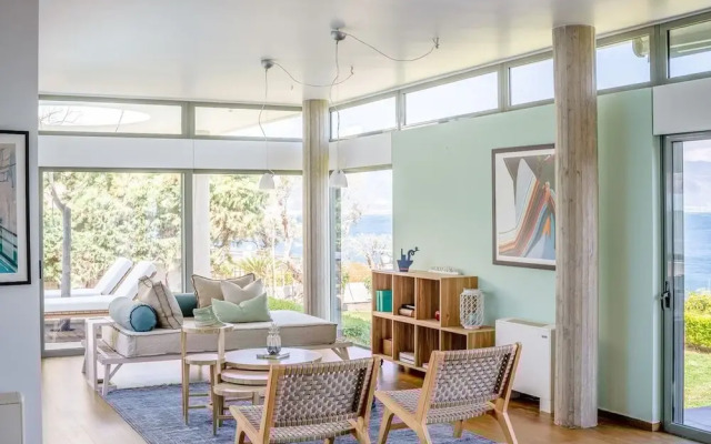 Lefkon Villa With Pool by the Sea - N Peloponnese