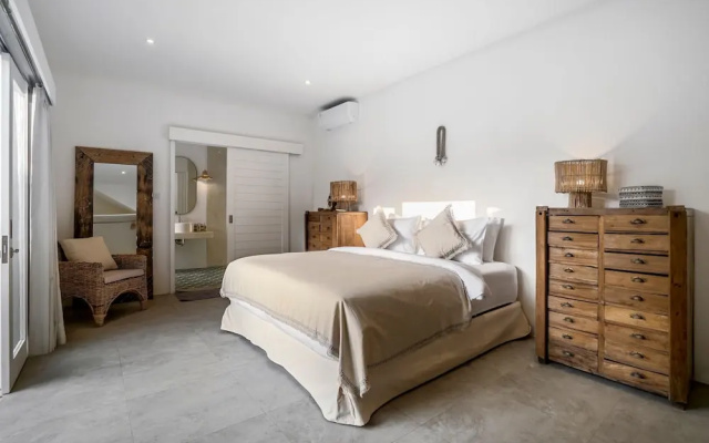 A Casa Di Renucci by Alfred in Bali - Brand New Stunning 5BR Villa Near Seminyak Beach – Guest Rooms – Kuta