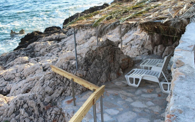 Nice Home in Potomje With Wifi and 3 Bedrooms