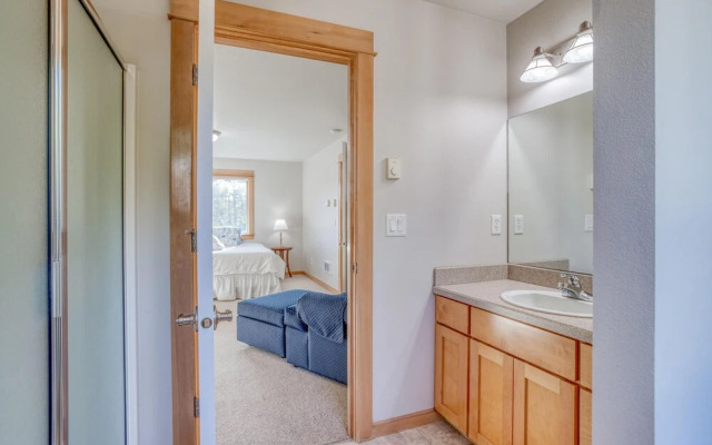 Moon Over Manzanita (MCA 1549)