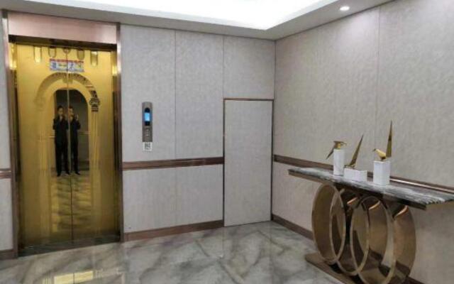 Yixuan Hotel (Xiangxi Jishou Bayuelou Commercial Plaza)