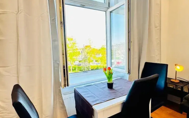 Cozy 3BR Apt Near Kaufpark Alterlaa