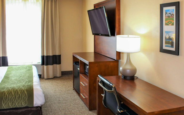 Comfort Inn & Suites Chesterfield - St. Louis