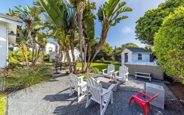 Coastal Palm Haven - With Hot Tub