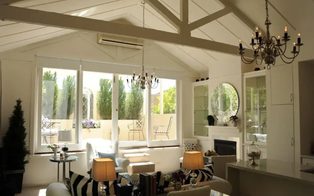 Andre's Mews Luxury Serviced Apartments