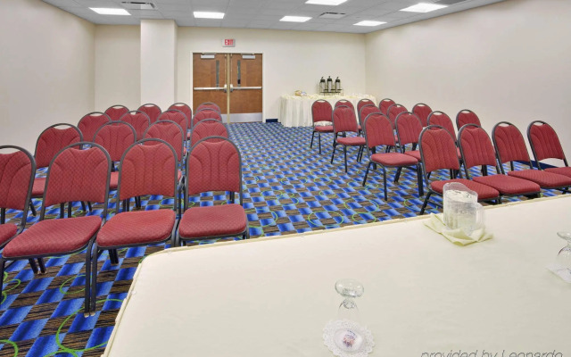 Holiday Inn Express & Suites Williamsport by IHG
