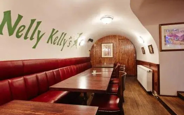 Nelly Kelly's Hotel