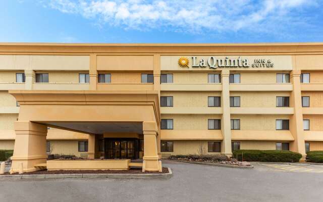 La Quinta Inn & Suites by Wyndham Chicago Gurnee