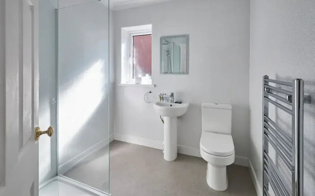 Host Stay White Rose