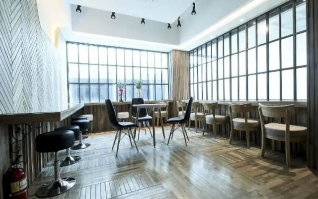 V Hotel