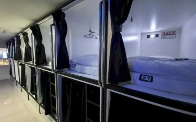 Oyo 91036 J Capsule Hotel Jalan Bukit