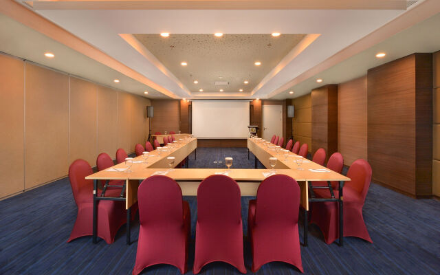 Platinum Adisucipto Hotel & Conference