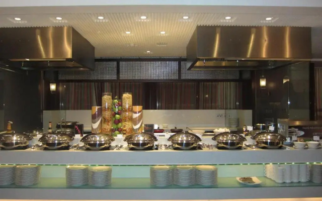 Centro Al Manhal by Rotana