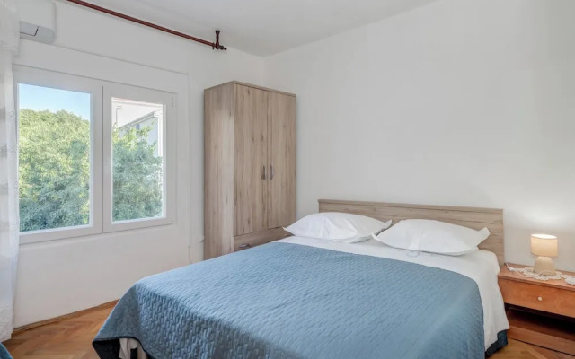 Seafront apt With Balcony, sea View and Mooring