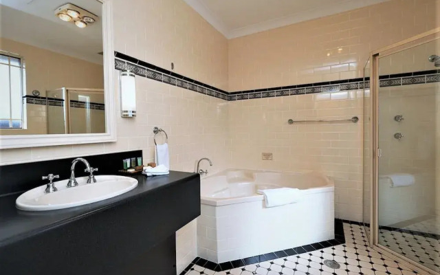 Young Federation Motor Inn