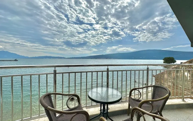 Seaside apartments Zlokovic