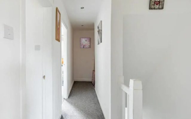 Captivating 2-bed House in Hamilton With Jacuzzi