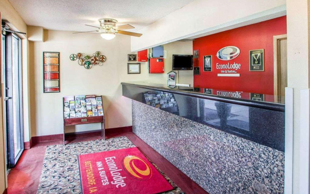 Econo Lodge Inn & Suites Davenport Area