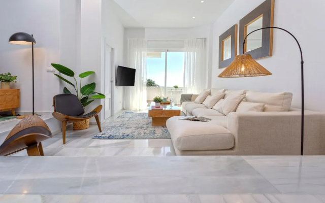 Exclusive 2BD Apartment With Private Terrace in Marbella Royal Gardens