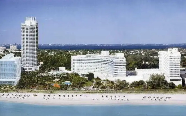 Fontainebleau Miami Beach Versailles Tower