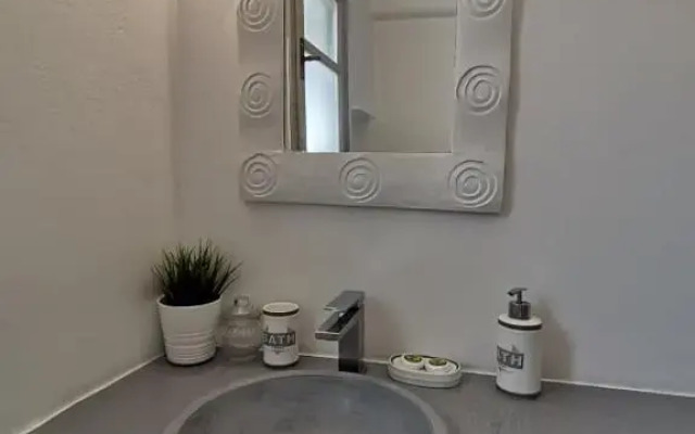 Elia Apartments
