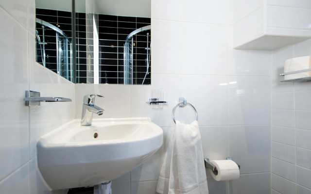 Marble Arch Inn Hotel