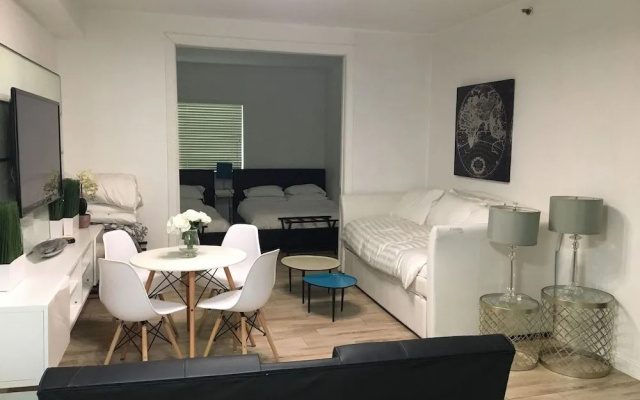 BEST DEAL! 2BR Modern Beachfront Ocean Drive WiFi