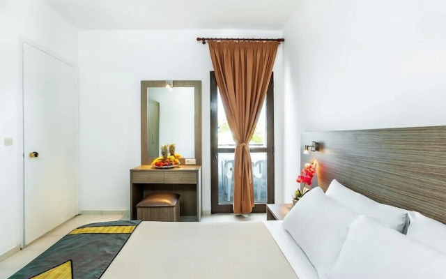 Xenios Dolphin Beach Hotel