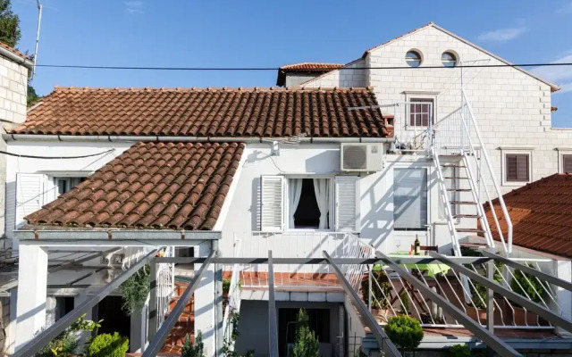 White Wave Guest House