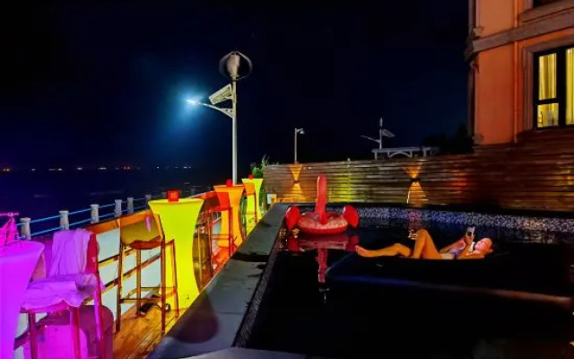 Guanlan Residence Seaview Resort Villa (Qingdao May 4th Plaza Vientiane City Shop) – Entertainment – Qingdao
