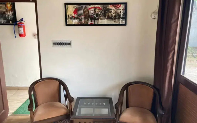 Hotel Arrow 19 by OYO Rooms