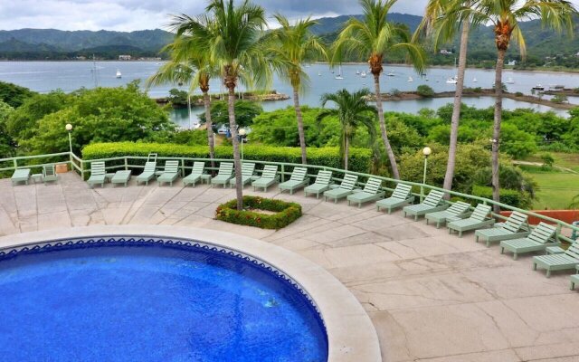 2-bedroom Beachfront Condo With Pool