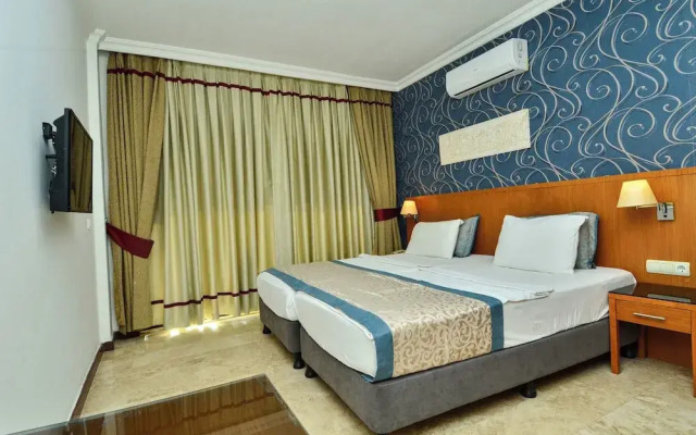 Tropic Beach Club Side