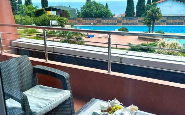 Апартаменты Фамилия Делюкс на улице Строителей, д.3