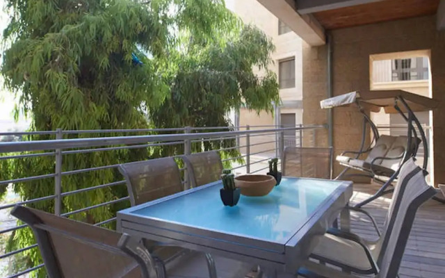 Quiet with Terrasse in City Center by FeelHome
