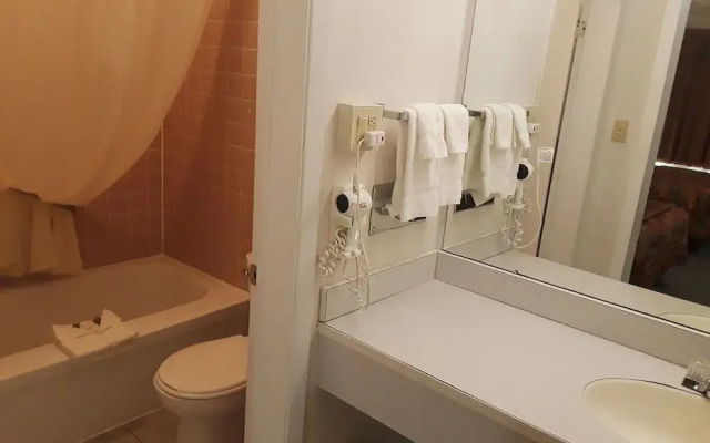 Canadas Best Value Inn and Suites Woodstock