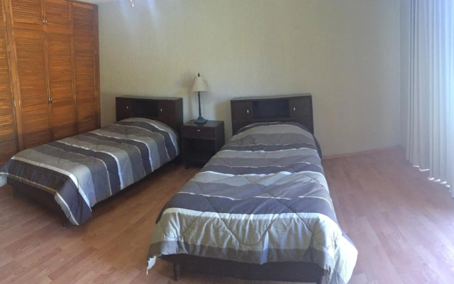 Condominio junto a la cañada Eca do Queiros