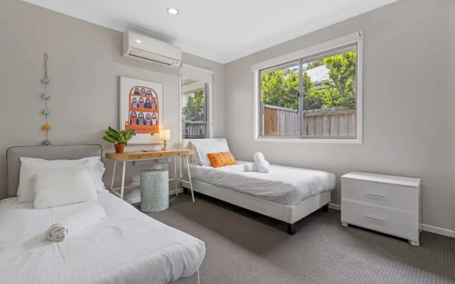 Spacious 4-bed House With Secure Parking