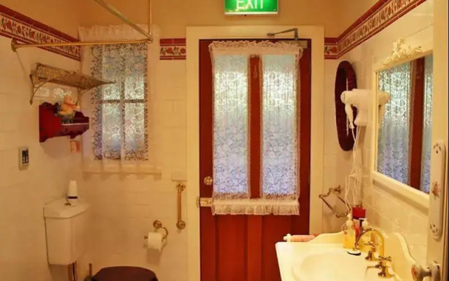 Mount Roland Country Lodge