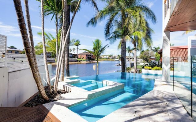 Lux Tropical Haven Mooloolaba Moonda5
