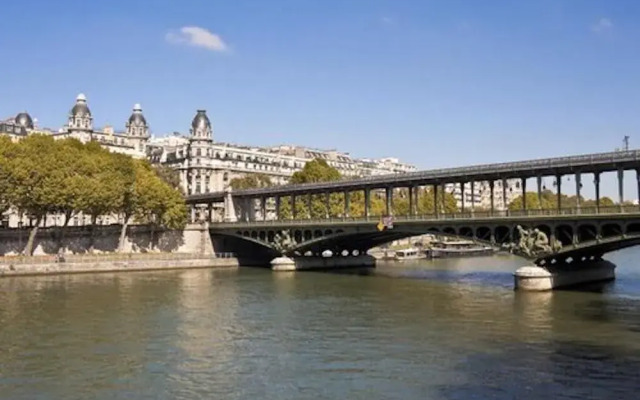 Eiffel Tower Saint Residence