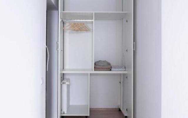 Solomon Apartments Ap 4