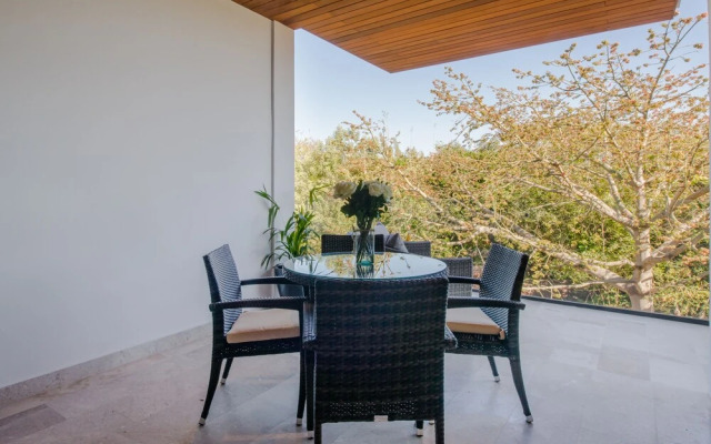 Location - 2 bdr - Rooftop Pool w Sea View - C306