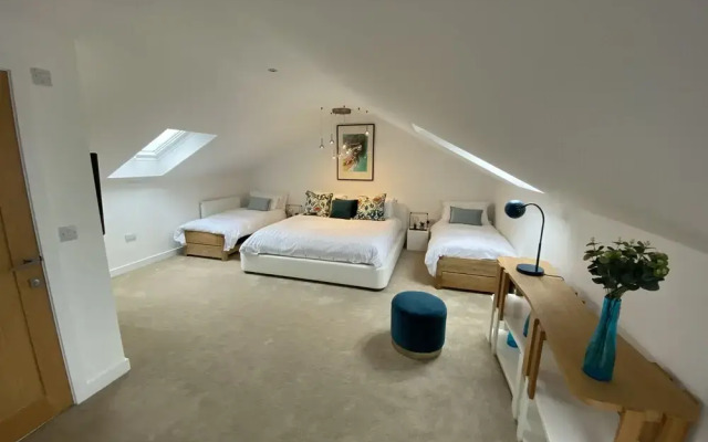 Captivating 4-bed House in Lincoln