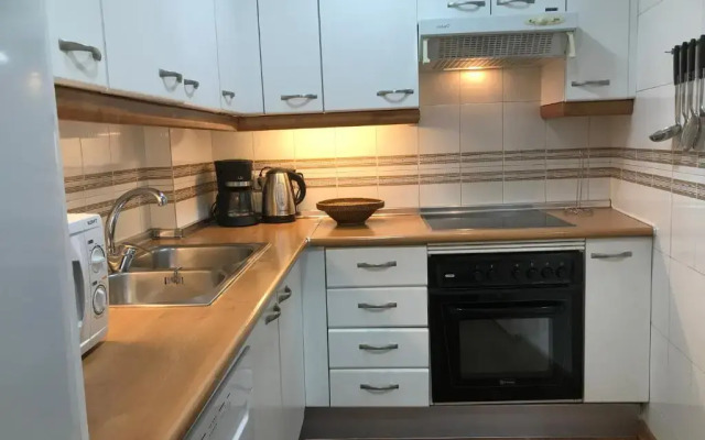 Parque Miraflores Nr. 218. Tennis & South-west seawiew