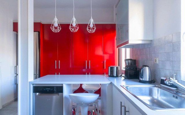 Central Apartment Elpis next to the metro